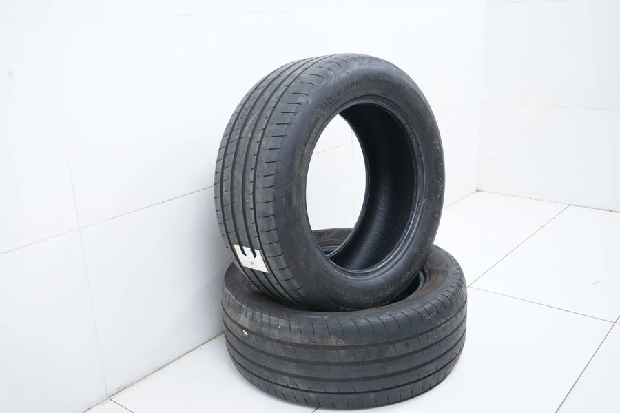 2 pneus été Goodyear 255/55/18 pouces DOT21, profondeur de sculpture d'environ 4 mm.