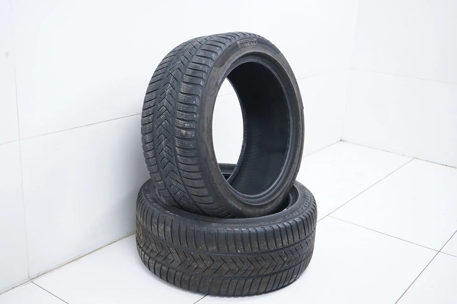 2x Winterreifen 275 40 18 Zoll Pirelli ca.4 mm DOT20 MO