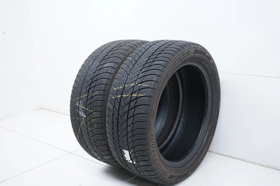 2x Bridgestone winter tires 235 50 19 inch DOT21 approx. 3mm tread depth
