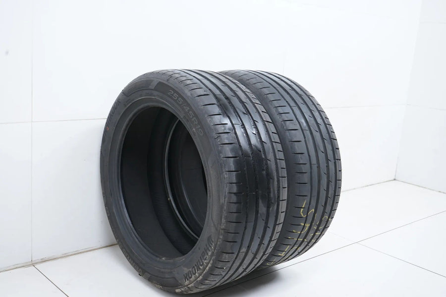 2 x summer tires 255 45 19 inch Hankook DOT23 approx. 6 mm tread depth