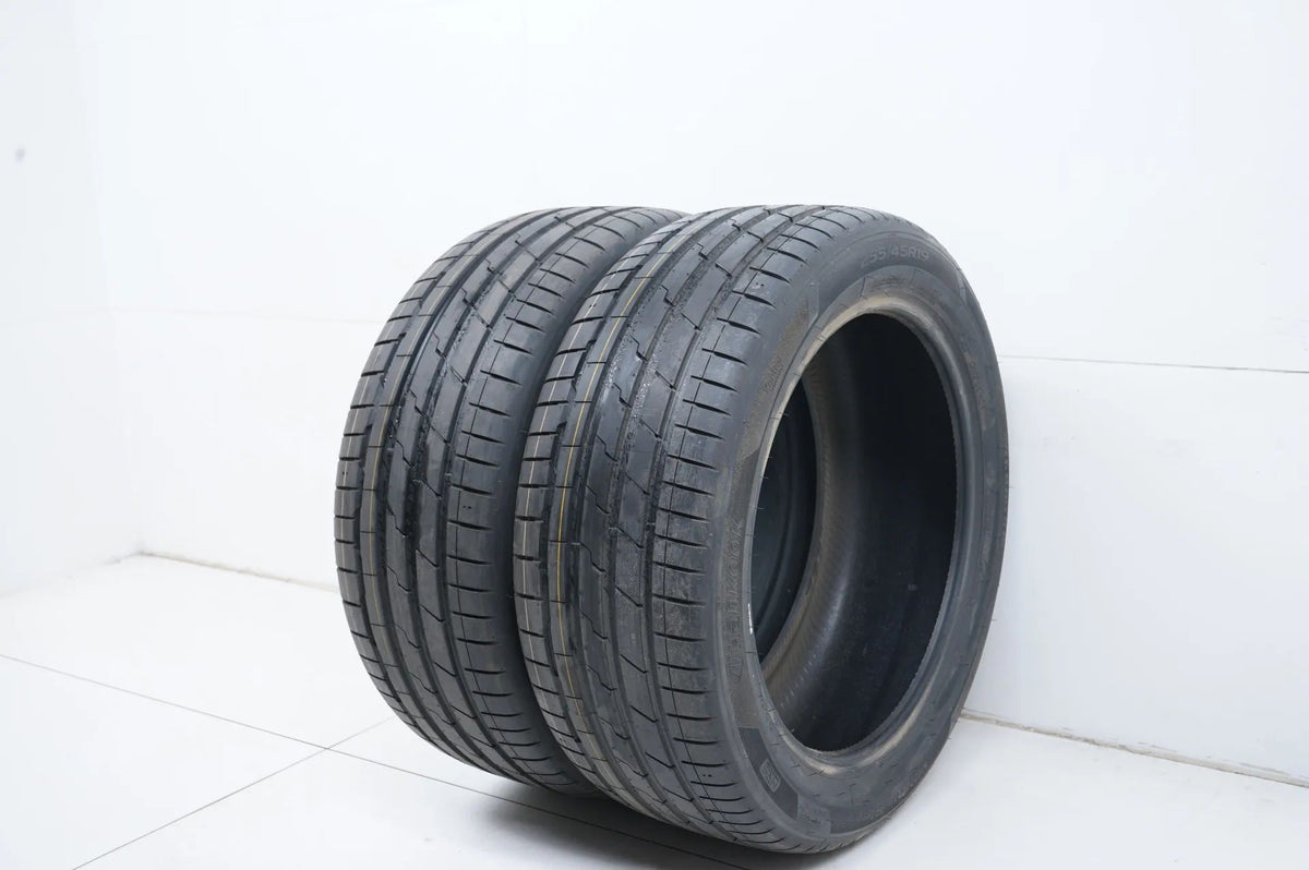 2 x Demo summer tires 255 45 19 inch Hankook DOT20 MO RFT Detailansicht 3