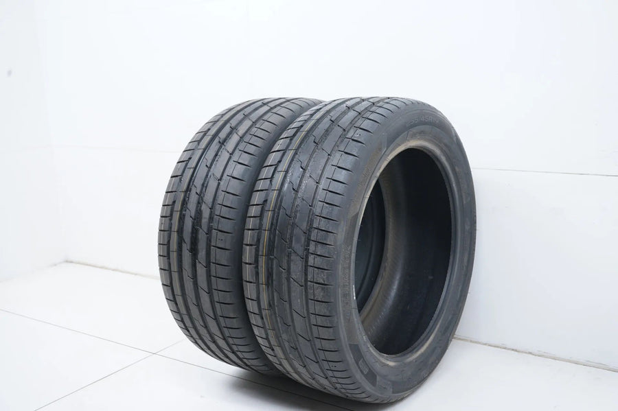 2 x Demo summer tires 255 45 19 inch Hankook DOT20 MO RFT