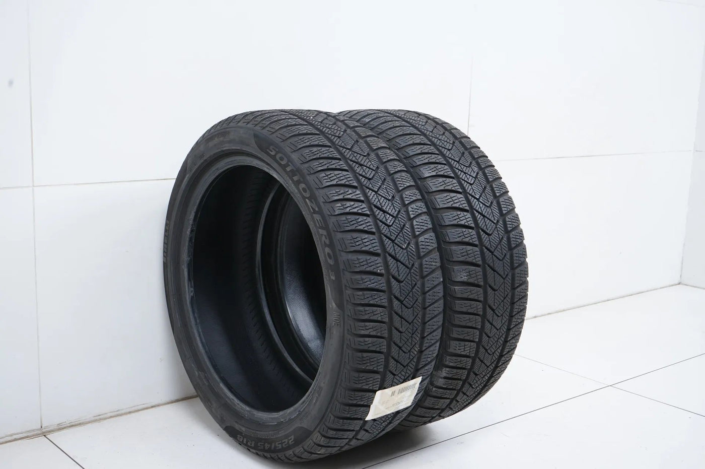 2 x pneus d'hiver Pirelli 225 45 18 pouces DOT21 env. 6 mm MO RFT