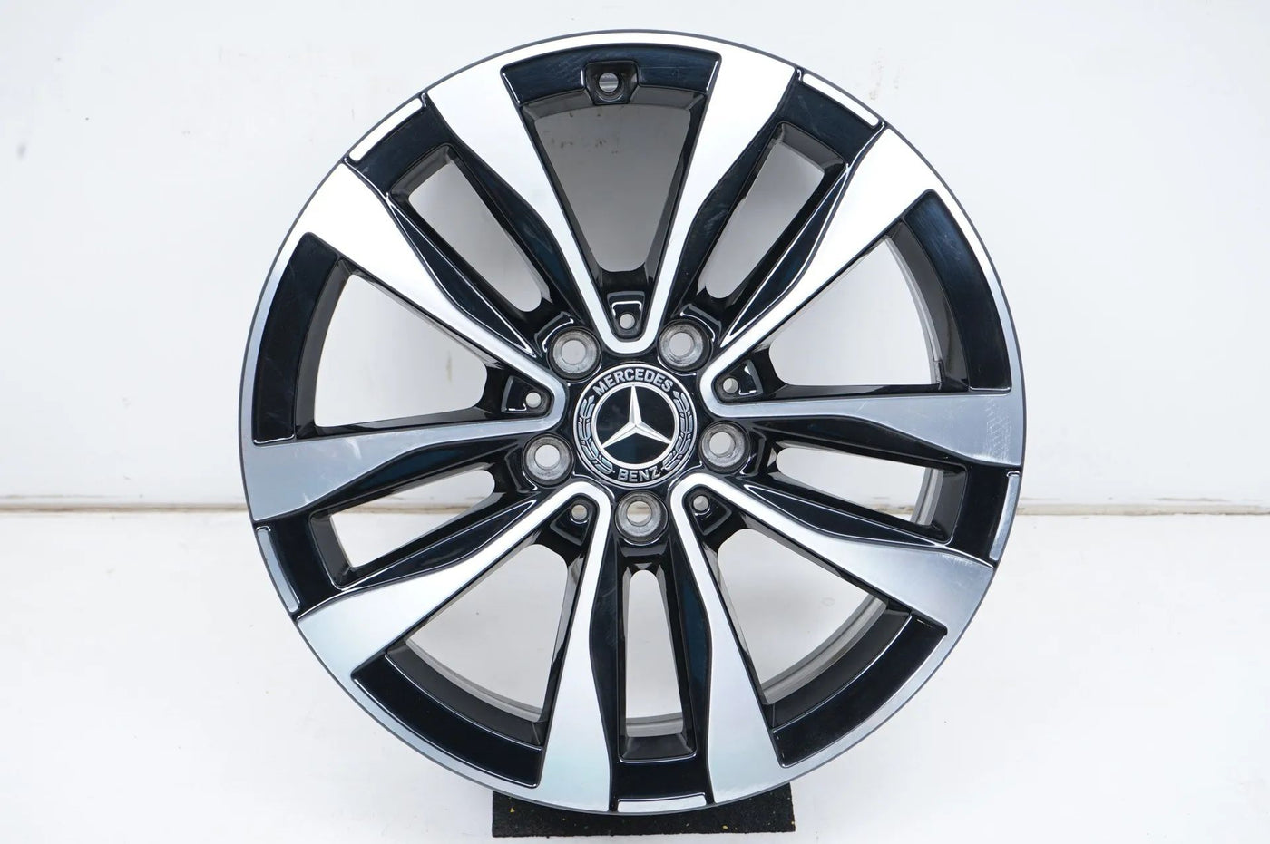 1 x Mercedes C Class W206 Alloy Wheel 17 Inch A2064016000 7J ET44.5