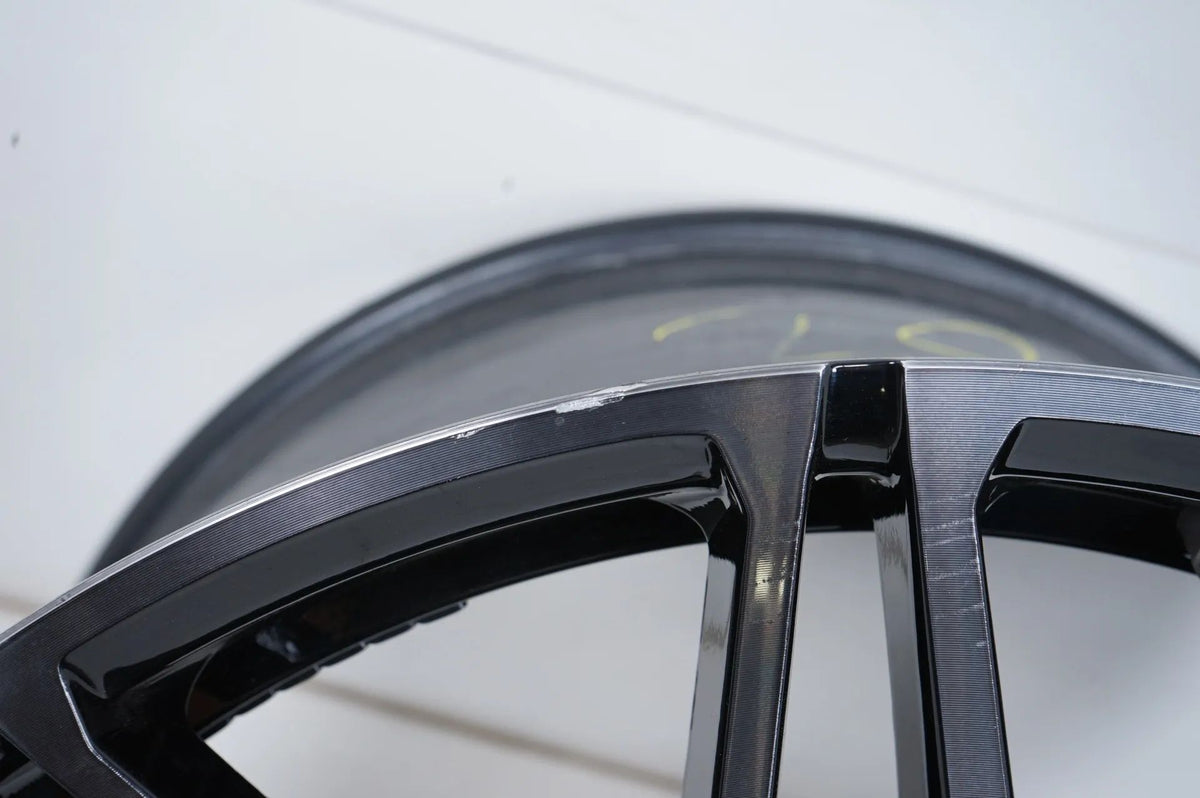 1 x BMW X5M F95 X6M F96 Alufelge 22 Zoll M818 8093564 11,5J ET43 Detailansicht 2