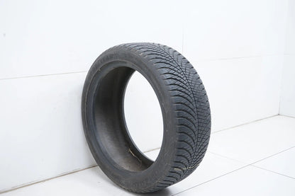 1 x Allwetterreifen Goodyear 225 45 18 Zoll DOT19 ca.7 mm RFT