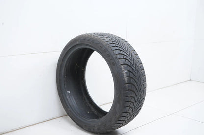 1 x Maxxis winter tire 225 45 18 inch DOT21 approx. 7 mm