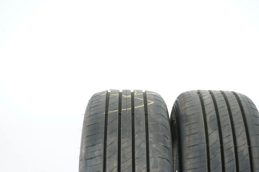 2 x DEMO Sommerreifen Goodyear 215 60 17 Zoll DOT24