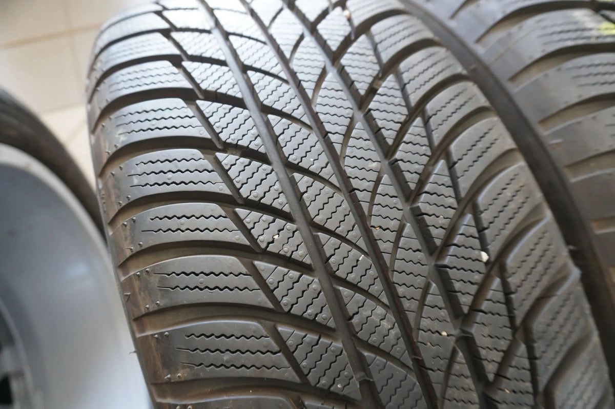 Original Audi Q2 GA Alufelgen Winterräder Winterreifen 215 55 R17 94V 2023 8mm Vue détaillée 8