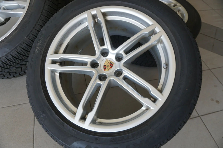 Original Porsche Macan 95B 19 Zoll Alufelgen Winterräder Winterreifen 2023 6,5mm