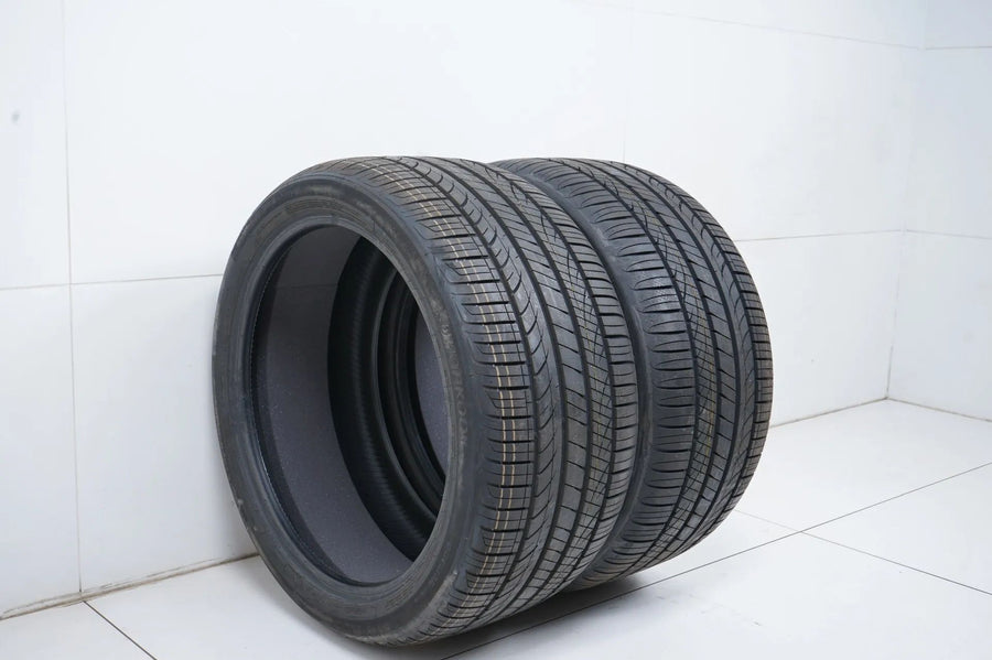 2 pneus été de démonstration Hankook DOT20 MO RFT 285/35/20 pouces