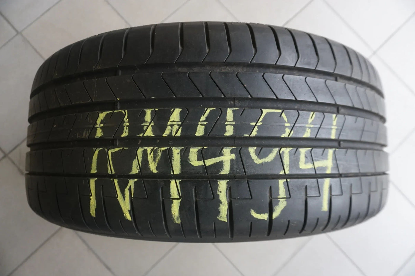 1 X 255 40 R19 100Y Pneu été Pirelli P Zero PZero * 6,5mm 2023