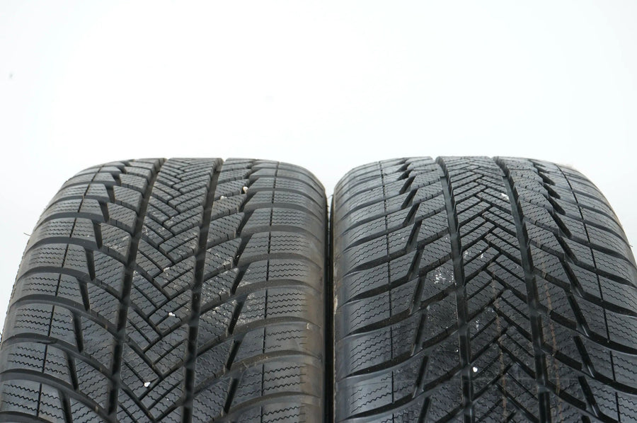 2x Pneus hiver Bridgestone 235 50 19 pouces DOT19 env. 8mm MO