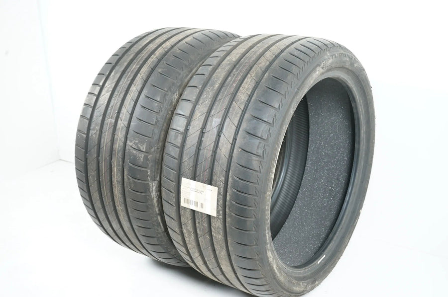 2 pneus d'été de démonstration Bridgestone 285 35 20 pouces DOT20/19 MO