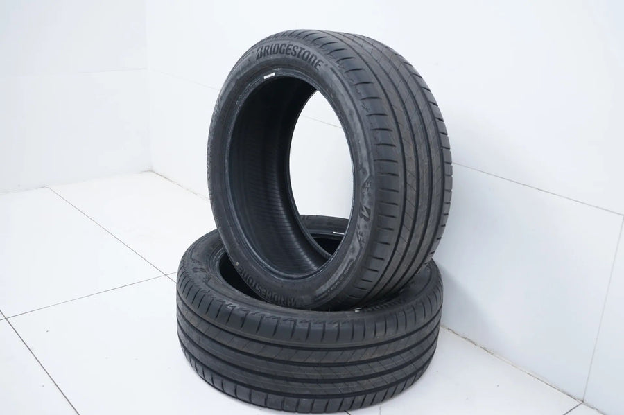 2 x NEU Sommerreifen 255 45 19 Zoll Bridgestone DOT23/22 MO