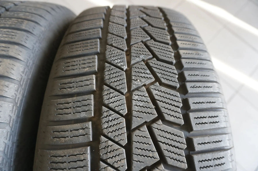 Jantes alu 19 pouces d'origine Porsche Taycan avec pneus hiver