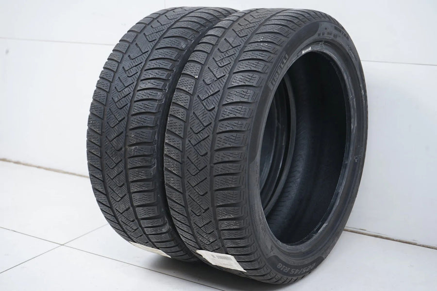 2 x Winterreifen Pirelli 225/45 R18 18 Zoll DOT21 ca.3mm MO RFT