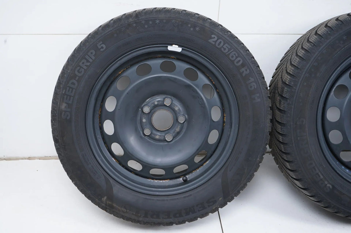 VW Volkswagen Golf 8 Winterreifen Winterräder 205 60 16 Zoll Detailansicht 3