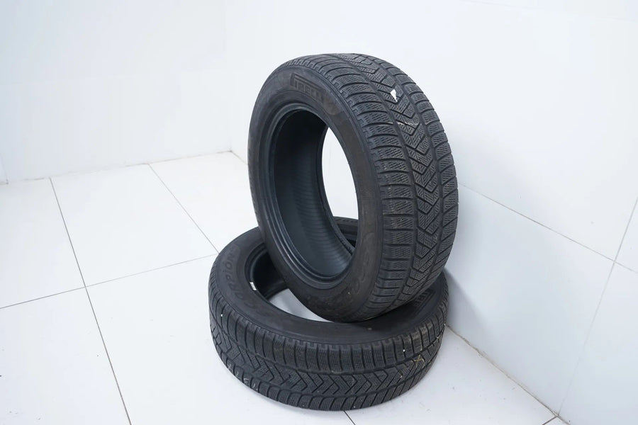 2x Pirelli winter tires 235 60 18 inch DOT17/16 MO approx. 4mm tread depth
