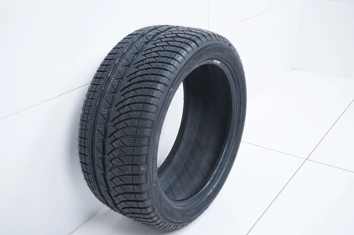 1x NEU Demo Winterreifen Michelin 255 40 18 Zoll DOT18 Detailansicht 3