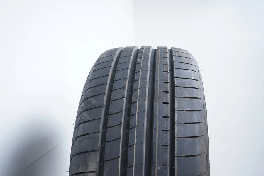 4x Goodyear summer tires 255/40 R18 DOT18 approx. 8 BMW* RFT