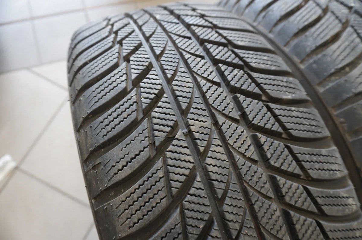 Original Audi Q2 GA Alufelgen Winterräder Winterreifen 215 55 R17 94V 2023 8mm Vue détaillée 10