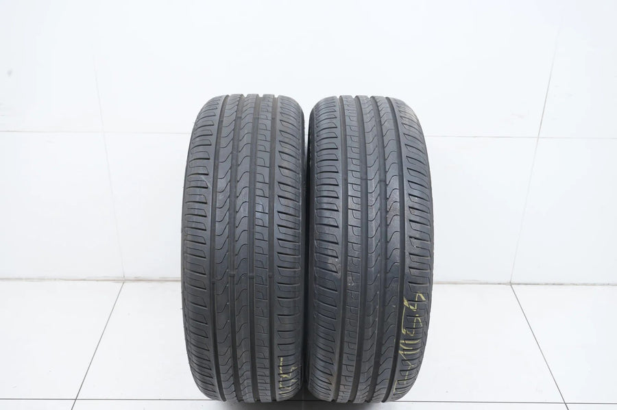 2 pneus été Pirelli DOT18 235/55/18 pouces, profondeur de sculpture d'environ 6 mm.