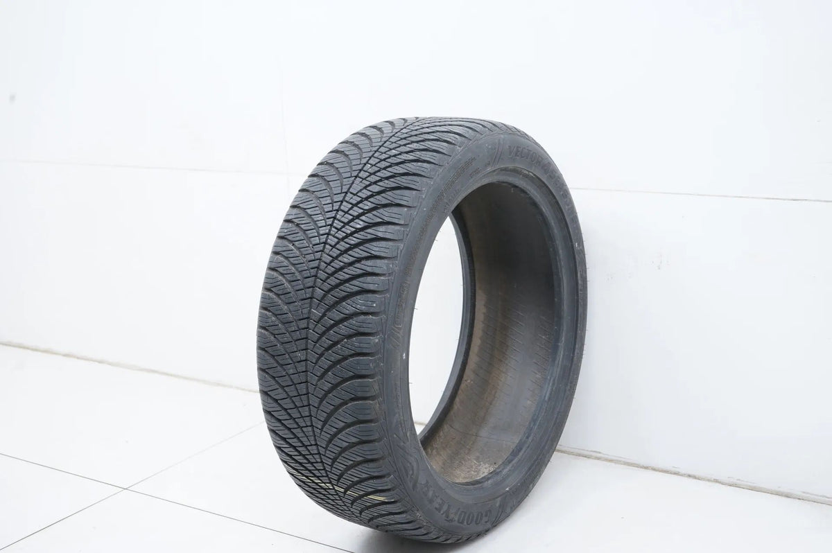 1 x Allwetterreifen Goodyear 225 45 18 Zoll DOT19 ca.7 mm RFT Detailansicht 3