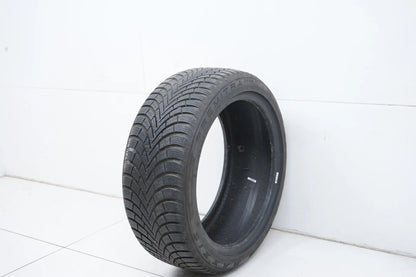 1 x Maxxis winter tire 225 45 18 inch DOT21 approx. 7 mm