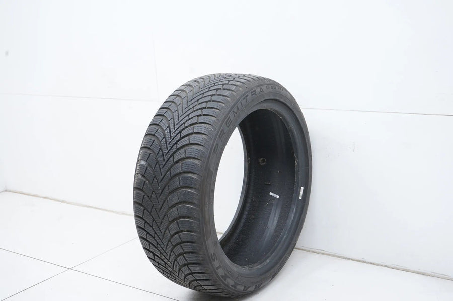 1 x Maxxis winter tire 225 45 18 inch DOT21 approx. 7 mm