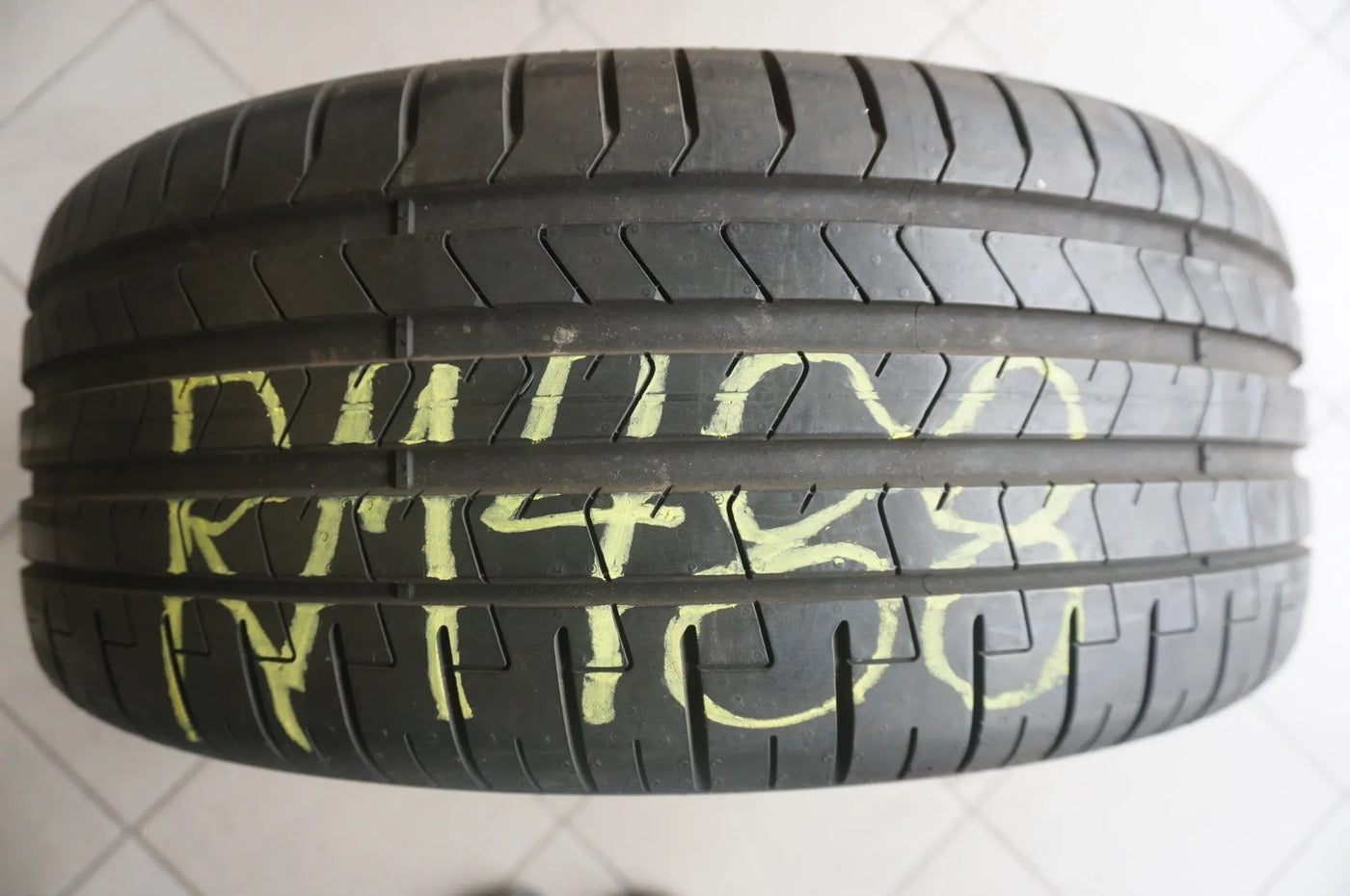 1 X 245 45 R19 102Y Pneu été Pirelli P Zero PZero * MO 6mm 2024