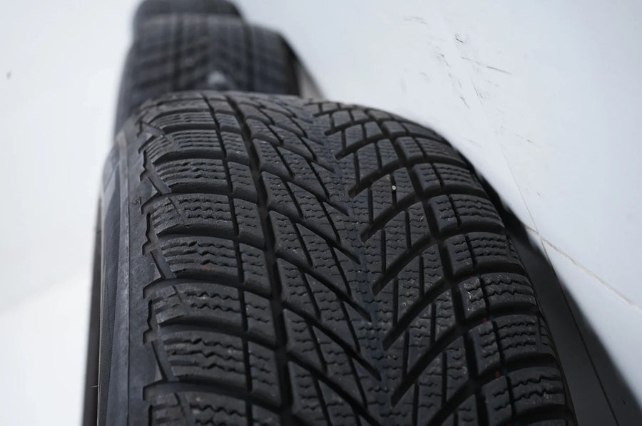 Ford Focus 4 IV Felgen Goodyear Winterreifen Winterräder 205 60 R16 96H 2023 7mm