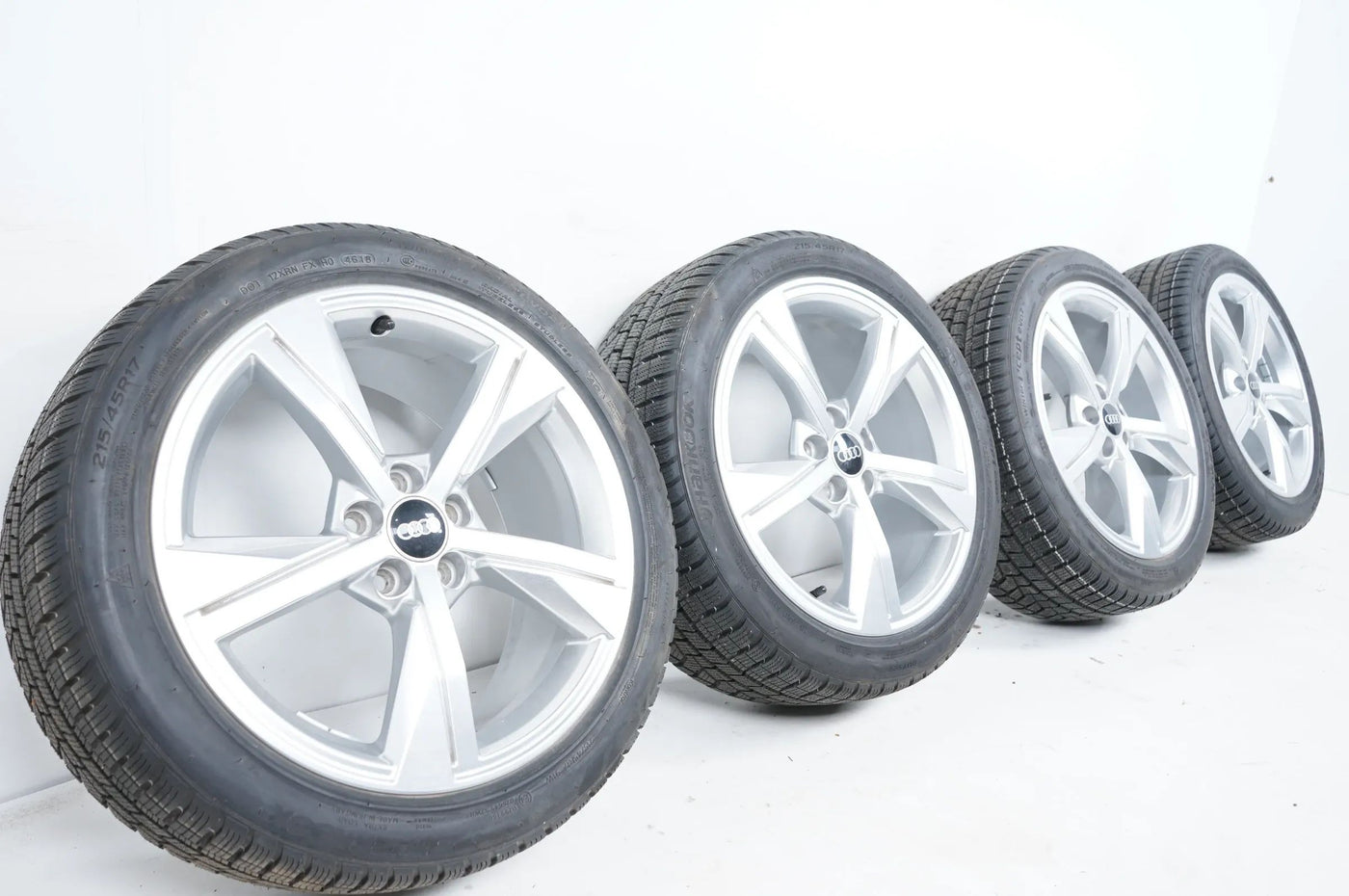 Neu Audi A1 GB Winterräder Winterreifen 215 45 17 Zoll 82A601025G
