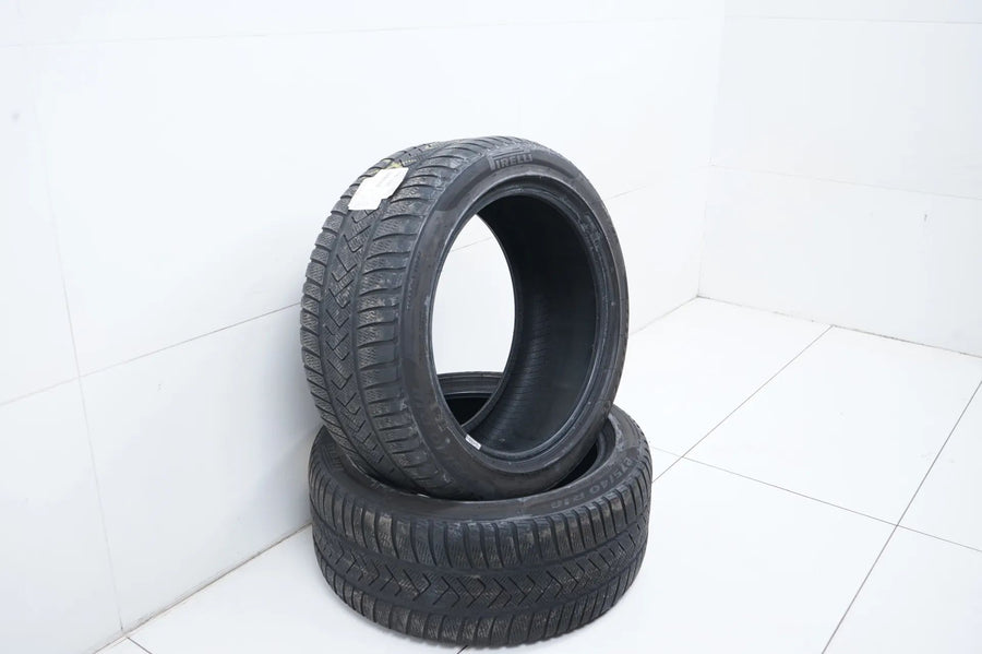 2x Winter tires 275 40 18 inch Pirelli approx. 3 mm tread depth DOT21 MO