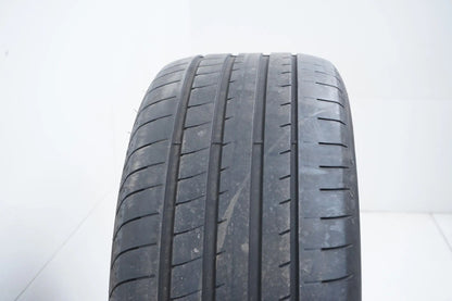2 pneus été Goodyear 255/55/18 pouces DOT21, profondeur de sculpture d'environ 4 mm.