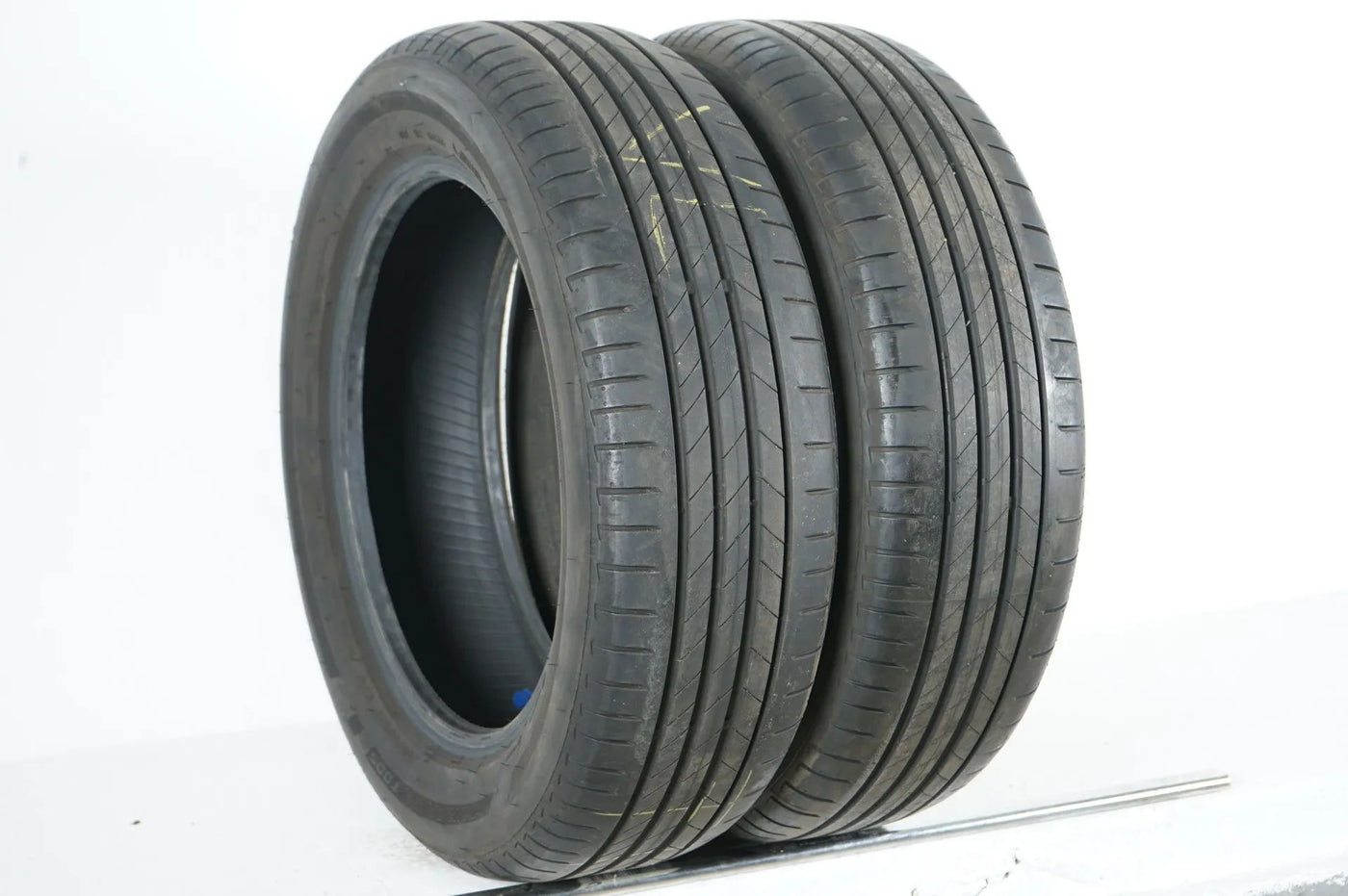 2 x Sommerreifen Bridgestone 205 60 17 Zoll DOT23 ca.5-6mm Bmw*