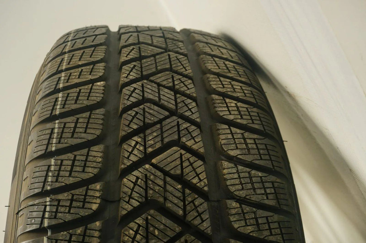Original Mercedes GLE V167 Alufelgen Winterreifen Winterräder 235 60 R18 Detailansicht 9