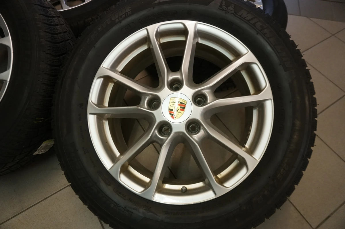 Original Porsche Cayenne 92A 958 Alufelgen Winterräder Winterreifen 255 55 R18 Detailansicht 2