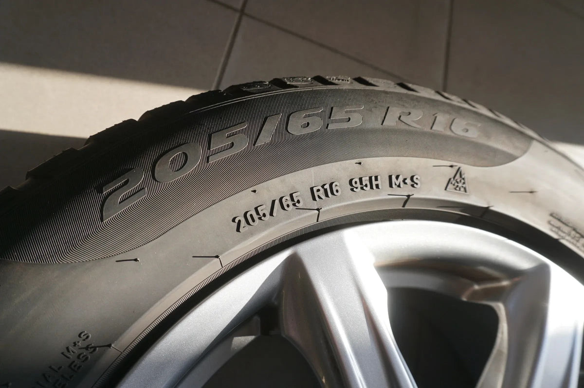VW T-ROC I Touran II 5T Alloy Wheels Winter Tires 6mm Detailansicht 8