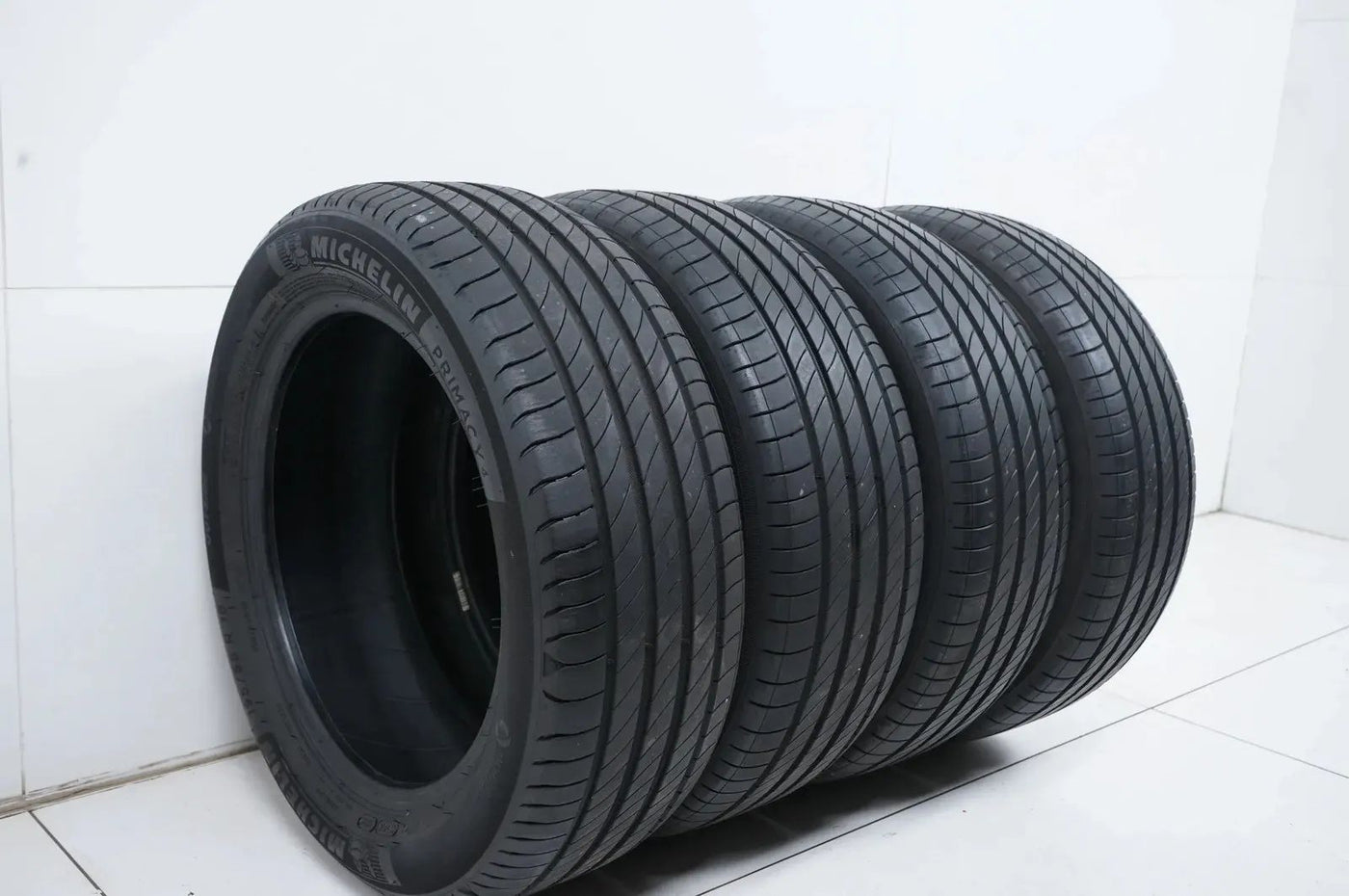 4 x pneus été Michelin Primacy 4 195 55 16 pouces DOT23 env.7mm