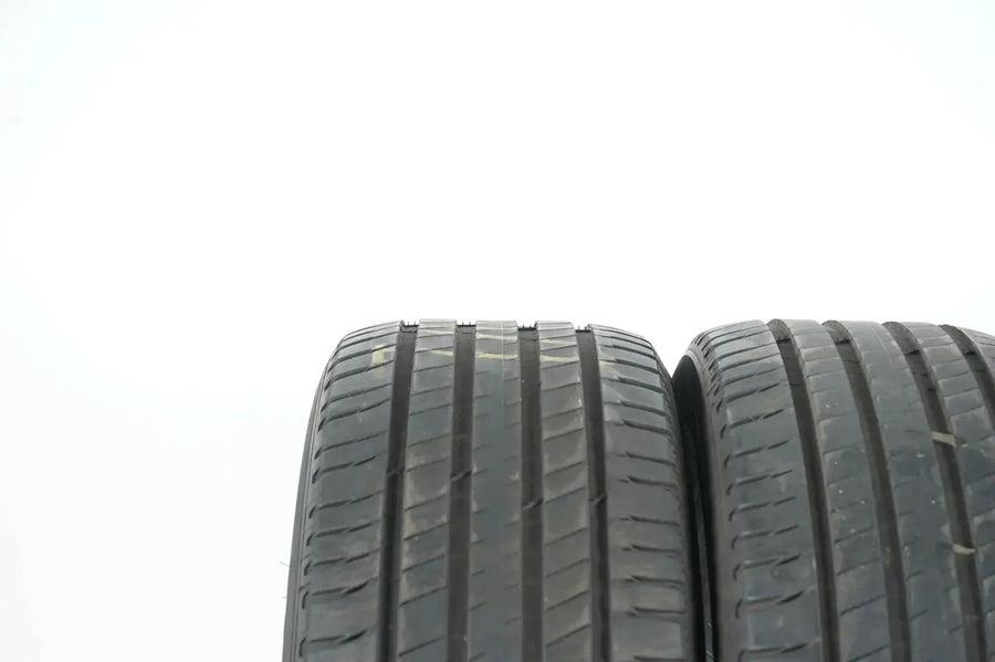 2 x Pneus été Michelin 235 55 19 pouces DOT22 env. 5mm AO