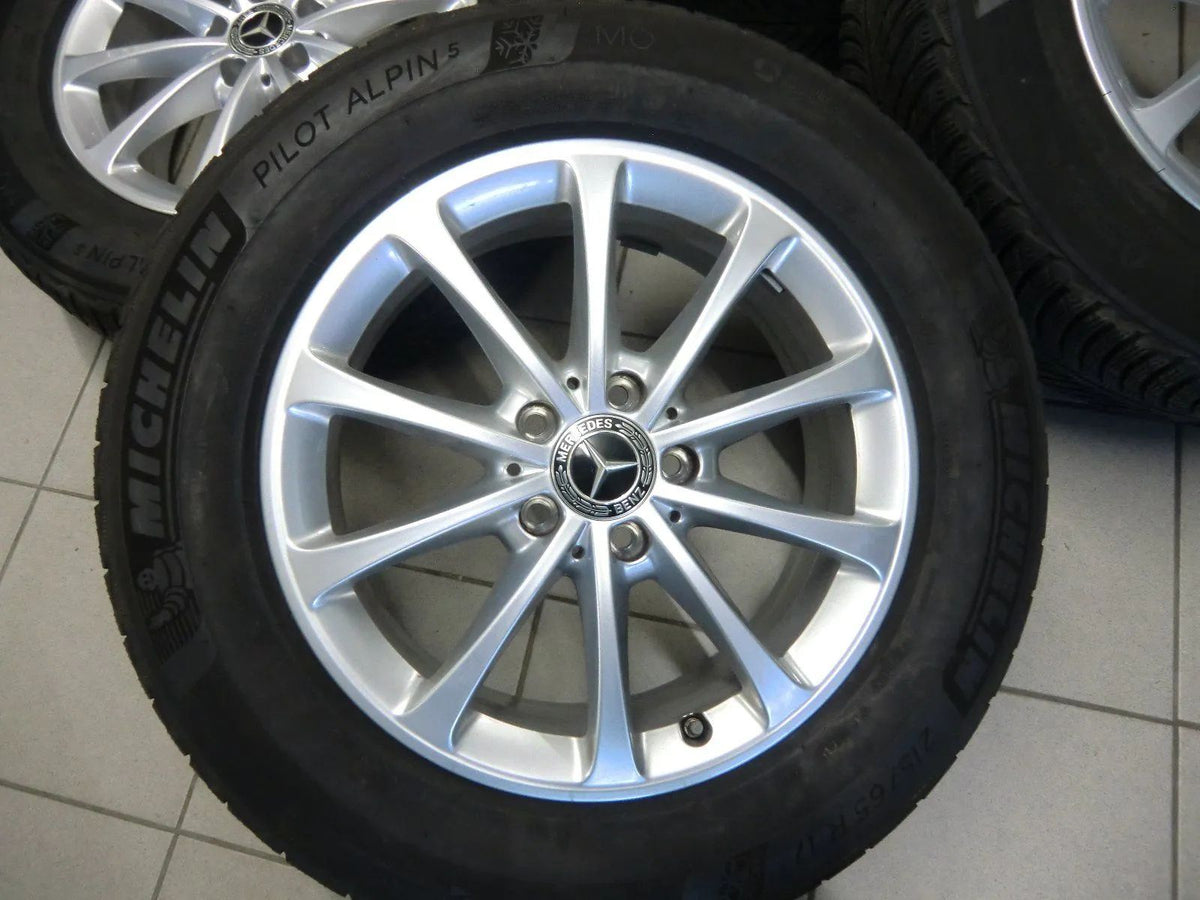 Originele Mercedes GLA H247 GLB X247 lichtmetalen velgen winterbanden 215 65 R17 6mm Detailweergave 3