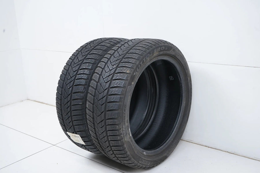 2 x pneus d'hiver Pirelli 225 45 18 pouces DOT21 env. 6 mm MO RFT