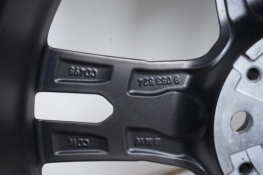 1 x originální BMW řady 1 řady 2 F44 F40 hliníkový disk 18 palců 556M 8053524