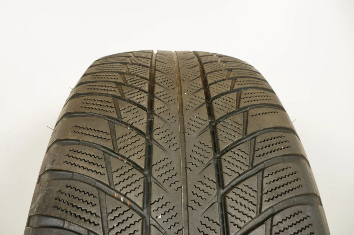 4 x Winterreifen Bridgestone 245 50 19 Zoll  DOT19 ca.4-5mm BMW Detailansicht 4