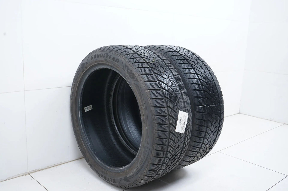 2 x Winterreifen Goodyear 275 45 21 Zoll ca.7 mm DOT19 MO