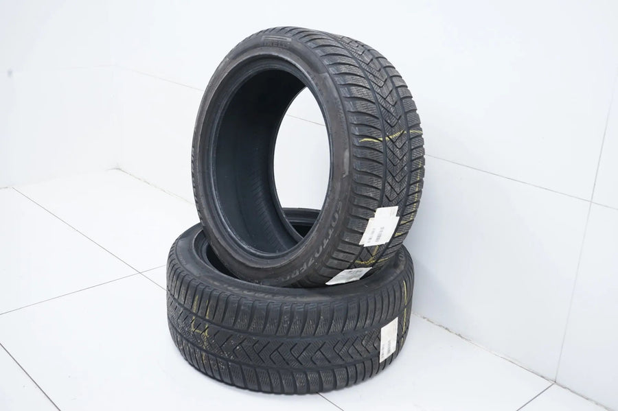 2x Winterreifen 275 40 18 Zoll Pirelli ca.4 mm DOT21/19 MO