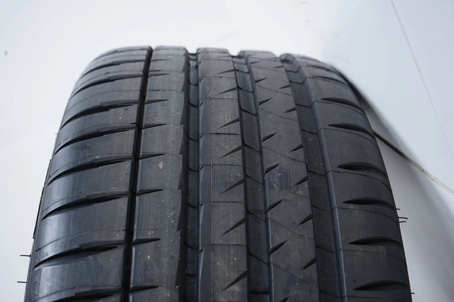 Mercedes CLA35 W118 C118 X118 Winterräder mit neuen Winterreifen 245 35 19 Zoll