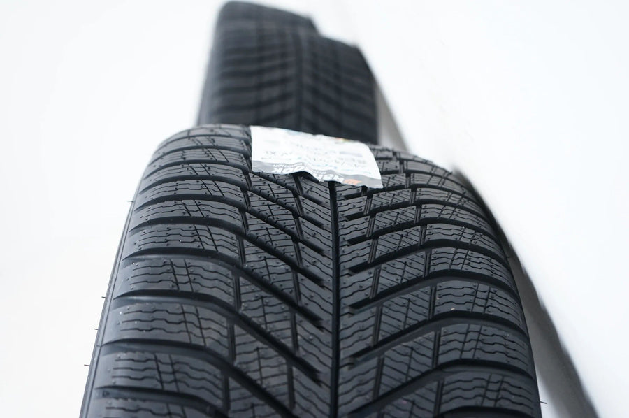WieNeu Mercedes C Klasse W206 Winterräder NEU Winterreifen 18 Zoll A2064014700