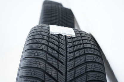 Comme neuf Mercedes Classe C W206 roues hiver NEUF pneus hiver 18 pouces A2064014700